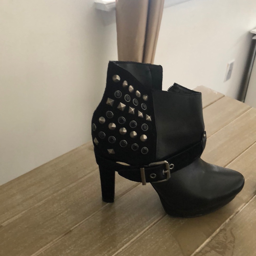 Black leather/Suede Ankle Boots by Nine West in 6 1/2.